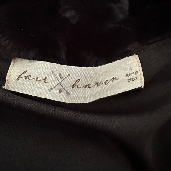 FAIR HAVEN ~ Black Quilted Faux Fur Vest with Pockets size L - Picture 3 of 8